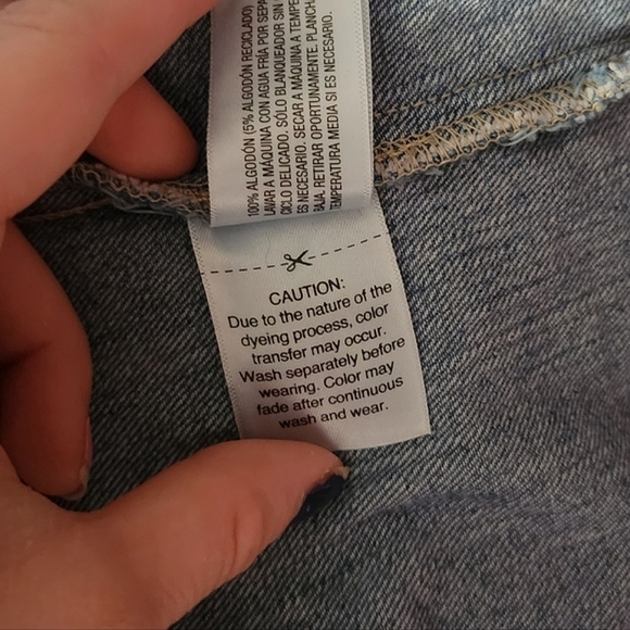 Universal Thread Women's Long Sleeve Oversized Button Down Shirt - Picture 6 of 6